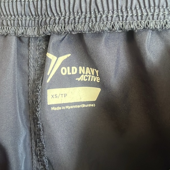 OLD NAVY ACTIVE SHORT - Picture 3 of 3